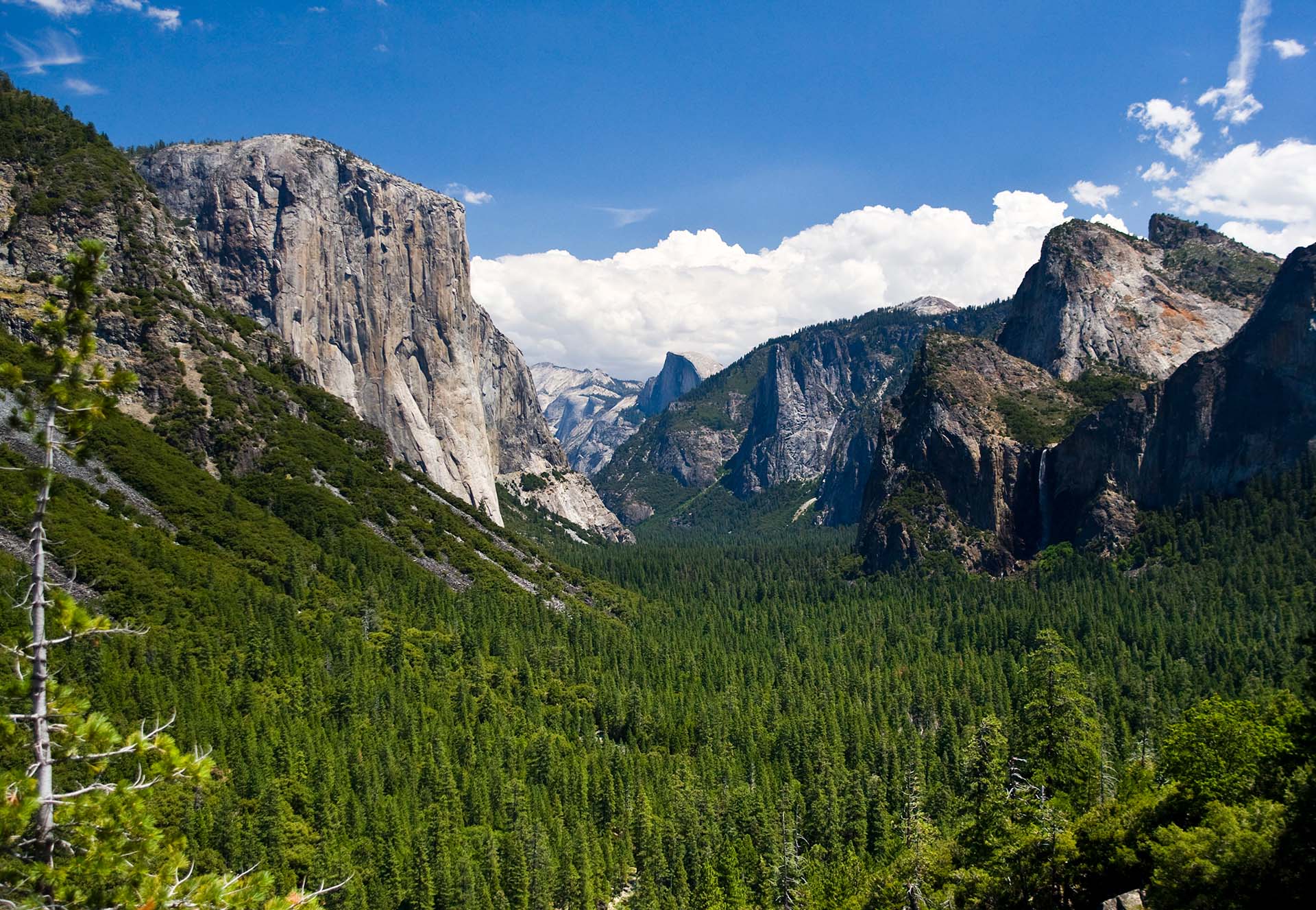 Image of a large mountain range